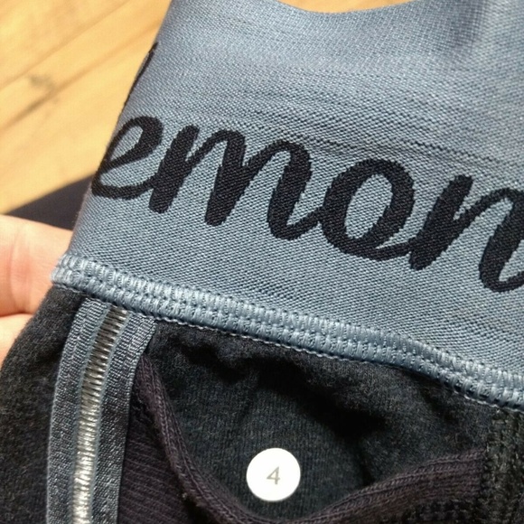 Lululemon Size 4 Reversible Inner Essence Crop Leggings 2 in 1 Navy Blue Cropped - Picture 6 of 8